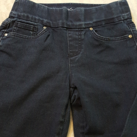 Gloria Vanderbilt  Womans Petite Dark Blue  Stretchy Straight Leg  Jeans - Picture 2 of 6